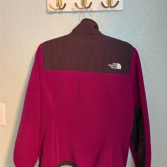 The North Face Magenta Fleece Jacket Size Medium - Picture 6 of 8